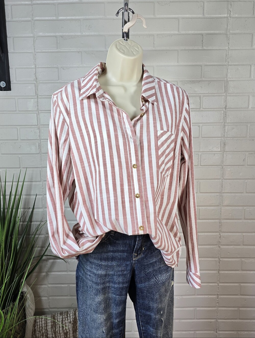 Natural Reflections Blush and White Striped Button Down Shirt Large